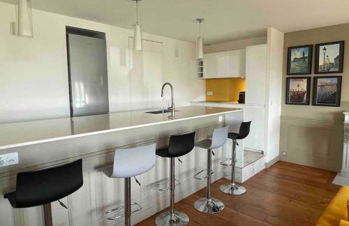 Jennys-Getaways Sunny Apartment Close Cité du Vin - Foto 15