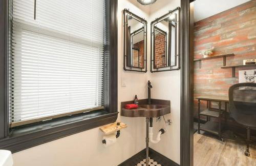 HostWise Stays - Prime Location in Lawrenceville, Exposed Brick 2BR Home - Foto 20