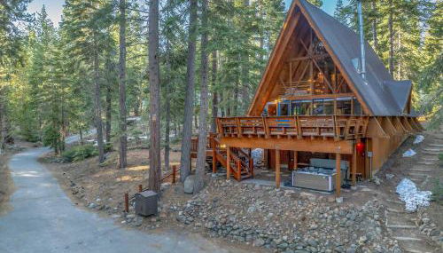 3BR Tahoe Cabin in the Trees with Hot Tub - Foto 3