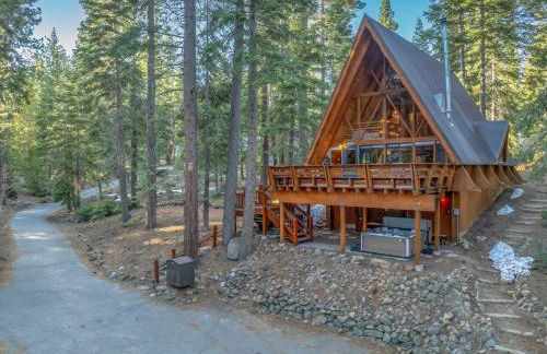 3BR Tahoe Cabin in the Trees with Hot Tub - Foto 3