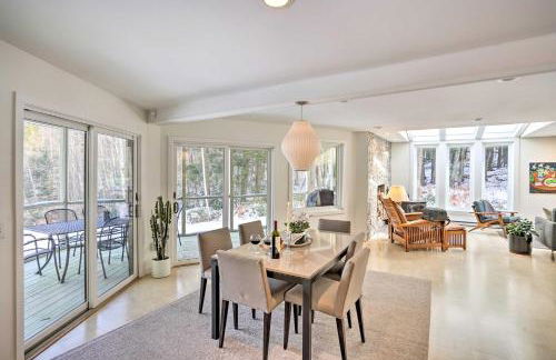 Lakefront Otis Home with Stunning Views and Boats! - Foto 17