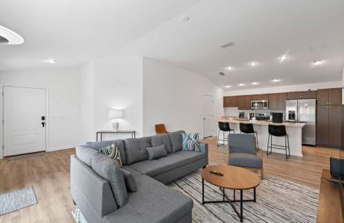 1642 Z5 VILLAGE OF LAKE DENHAM by REMAX Premier - Foto 12