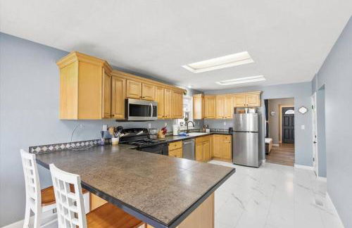 Mins To Dwntwn & Arena Backyard BBQ King Bed - Foto 18