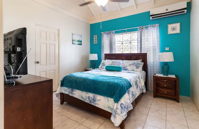 Yancey Largo Villa Perfect Jamaica Ironshore Getaway w Private Pool and Onsite Staff Services by RedAwning - Photo 9