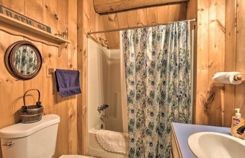 Rustic Madison Treehouse Cabin with Game Room! - Foto 17