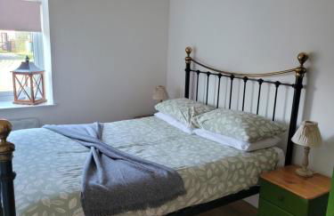 Oak Cottage with private log fired hot tub - Foto 15