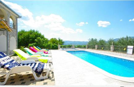 Vila Nova with private heating pool and jacuzzi - Foto 10