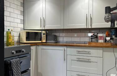 2BDR Cottage By Guest Nest Management In Horsham With Free Parking - Photo 5