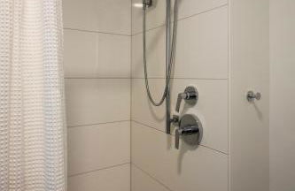 Lux Apts with Lake Views and Top Amenities - Foto 71