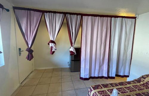 Crown Inn & Suites - Foto 14