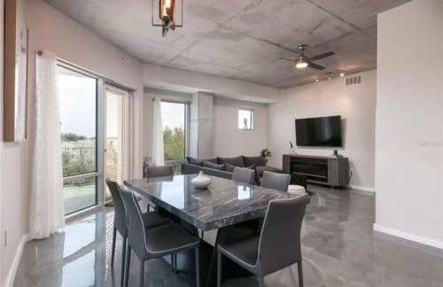 Modern 3 bedroom condo in downtown w free parking - Foto 12