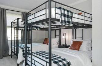 *NEW* Beautiful 3 floor Townhome with Sauna - Foto 25