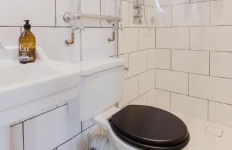 Grace's Guesthouse The Suite Room 6 - Photo 25