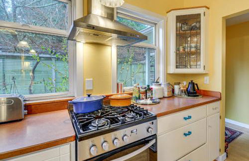 Walk to Irondale Beach Park! Family Haven with Yard - Foto 10