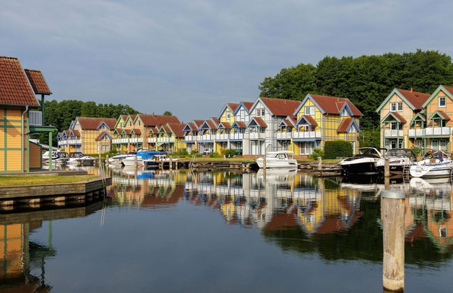 Cozy Holiday Home with Wood Burning Stove near Water - Foto 22