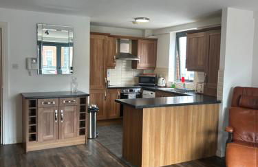 Large 2 bedroom 2 bathroom x6 person city center apartment with free underground parking - Foto 15