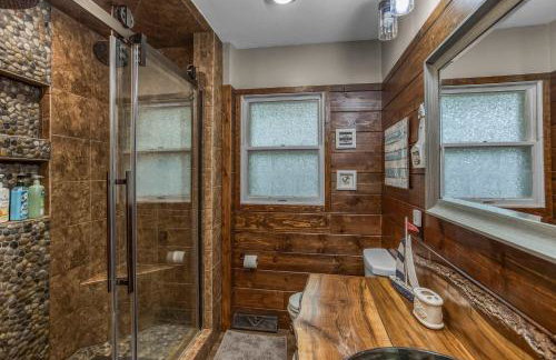 Mountain retreat w 2 fireplaces & lake - Foto 27