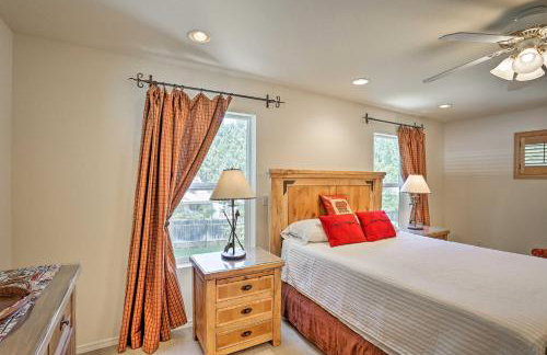 Cabin with Backyard Space - half Mi to Trinity Lake! - Foto 12