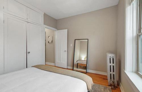 Perfect 3BR Apt in Chicago with WiFi & Laundry - Touhy 3N - Foto 13