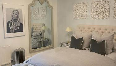 Entire Georgian luxury house - 3 Storey- High St Henley-in-Arden -Two bedrooms-Sleeps 4 people Close to Stratford upon Avon - Warwick - Solihull - NEC - Foto 3