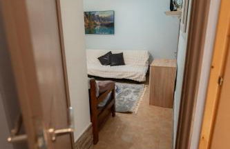 Mary's Downtown Home - a stroll away from Mount Vermio - Photo 25