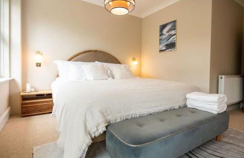 Stunning Apartment in the Centre of East Grinstead - Photo 3