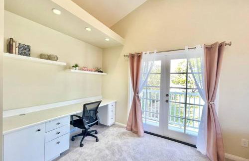 New Charming Spacious Disneyland Pool Home - Photo 8