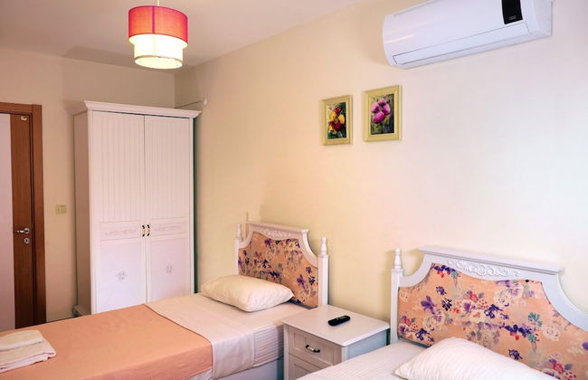 Zenofon Residence - Photo 11