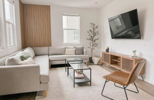 Central, Urban Townhouse with Private Roof Deck - Foto 2