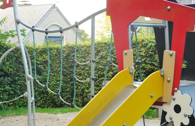Modern Apartment in Belgium With Bubble Bath - Photo 22