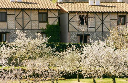 El Canchal de la Gallina -Cafetería -Aparcamiento gratis - Jacuzzi - Piscina de agua caliente abierta desde el 28 de Marzo - Foto 31