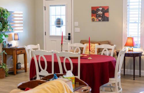 Deep Creek Retreat Hot Tub 85 inchTV all one level - Foto 8