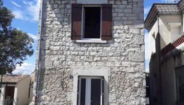 Les Bancs d'Autrefois, maison climatisée avec WIFI au centre de Ruoms - Foto 2