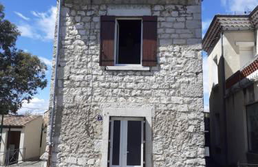 Les Bancs d'Autrefois, maison climatisée avec WIFI au centre de Ruoms - Foto 2