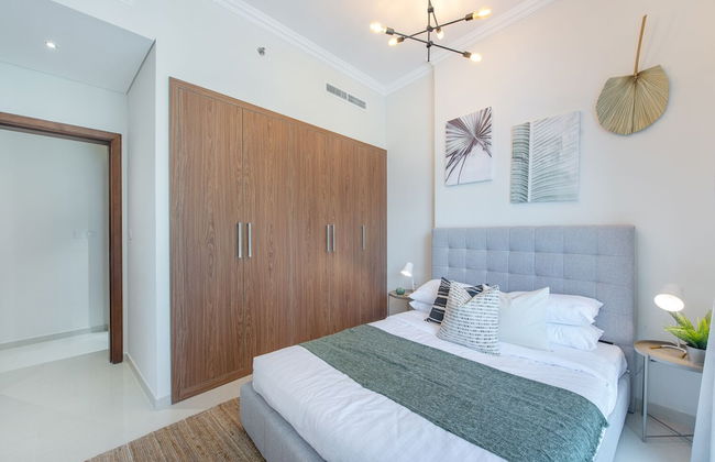 Luxe Apartments near Dubai Mall, Burj Khalifa - Pool, Gym, & Parking by Sojo Stay - Photo 18