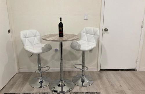 Separate Unit with 2 Bedrooms/One Bathroom in Pleasant Hill - Foto 1