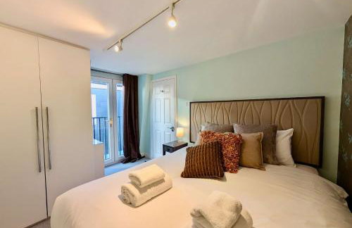 Stunning 4 Bedroom House in Old Windsor Perfect for Families & Groups - Foto 21