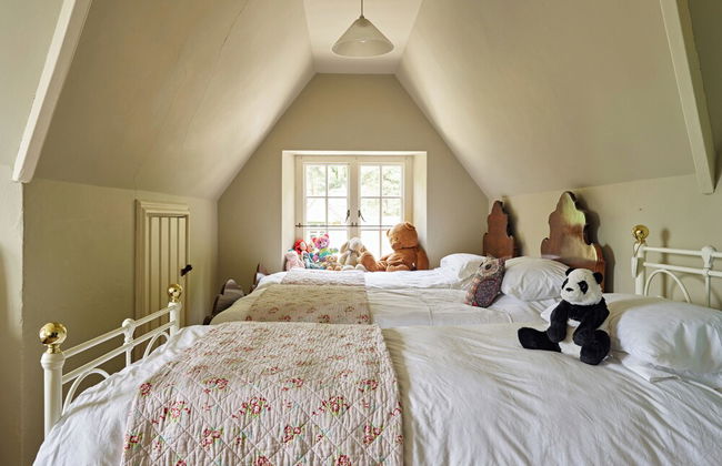 Drakestone House Manor With Breathtaking Cotswolds Views - Photo 11