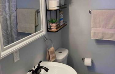 Farmhouse with game room, fire pit and creek - Foto 39