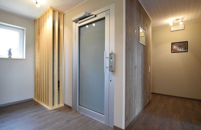 Superb Villa With a Large Garden - Photo 24