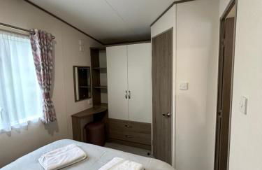 Delightful 2 bedroom Caravan, Pencnwc, New Quay - Photo 5