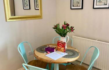 No 3, apartment in the heart of Bridport, Dorset - Photo 11