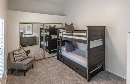 New Listing! Stylish 4 Bdrm W/pool and Game Room - Foto 60