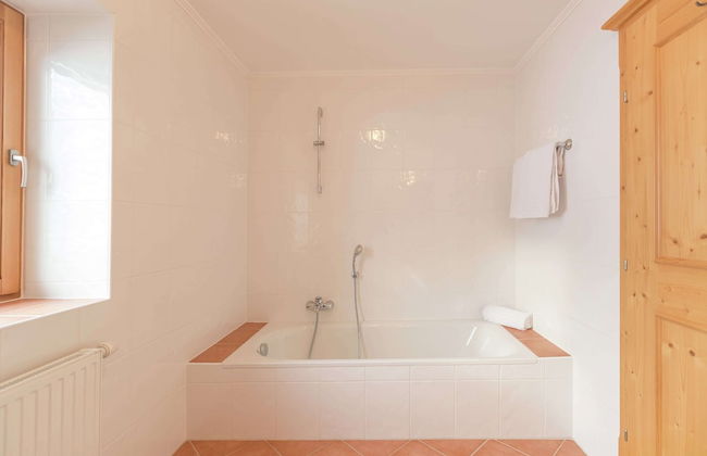 Unique Chalet in the Center of Elmau, Near Ski Lift - Photo 32