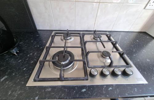 2 Bedroom House Perfect for Family Work Stays Easy Access to Manchester Oldham - Foto 13