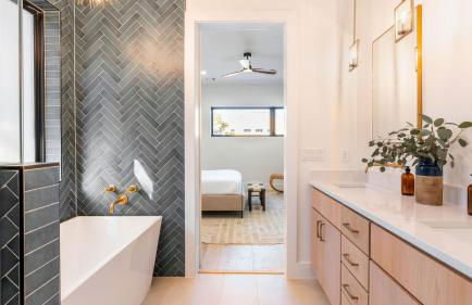 6BDR Luxe Pool Retreat • City Views Ping Pong Foosball Guest House Henley - Foto 35