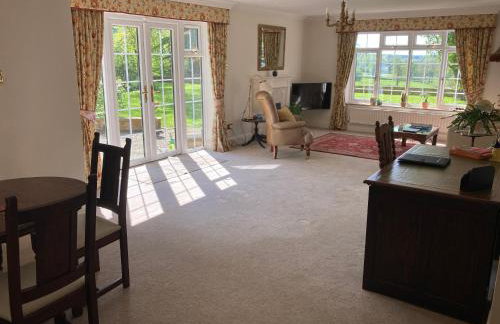 Exclusive 2 Bedroom Apartment with Summer House and Hot Tub - Foto 6