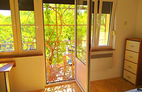 Pomalo Retreat, Your Calm Escape Near the City, Sunlit Terrace, Space & Comfort and Parking - Foto 9