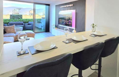 Modern Duplex Penthouse Panoramic Views & Parking - Foto 13