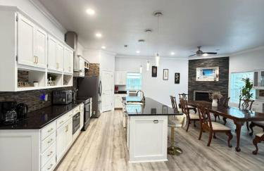 Beach 6BR Pool BBQ 5 Min to Beach Sleep 14 - Foto 22